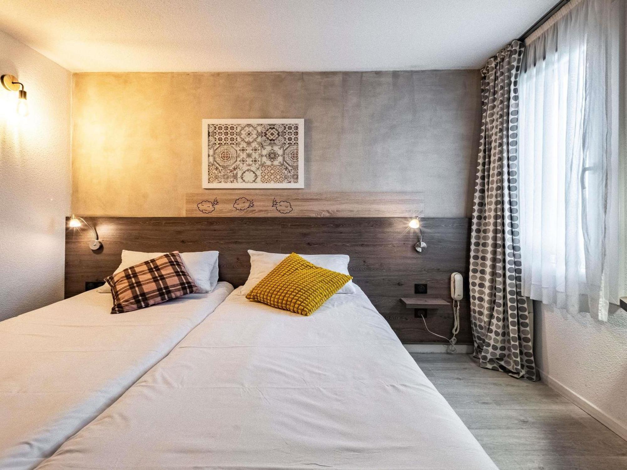 Greet Hotel Massieux Lyon Nord Exteriör bild
